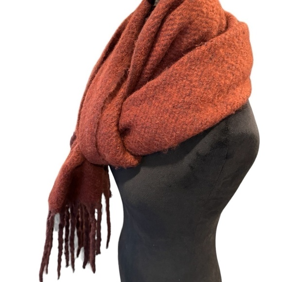 Urban Outfitters Deep Red Fringe Unisex One Size - Picture 3 of 13